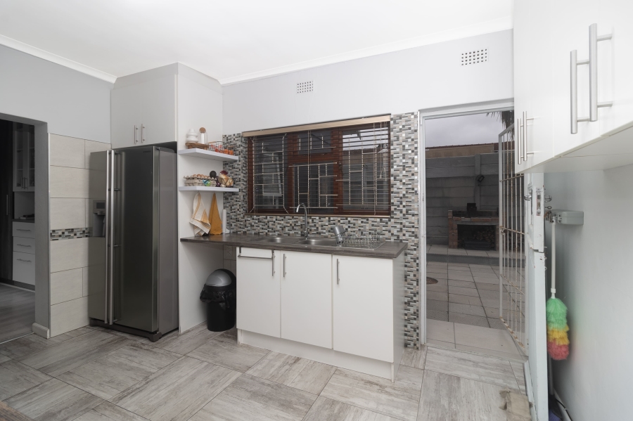 4 Bedroom Property for Sale in Ruwari Western Cape